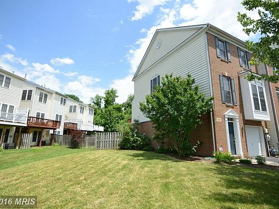 2nd image of 1441 Thornbury Ct