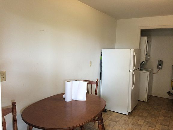 3rd image of 6 Bob Cat Ct APT A
