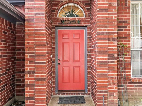 4th image of 537 Continental Dr