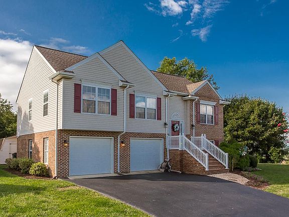 2nd image of 84 Wyndham Hill Dr