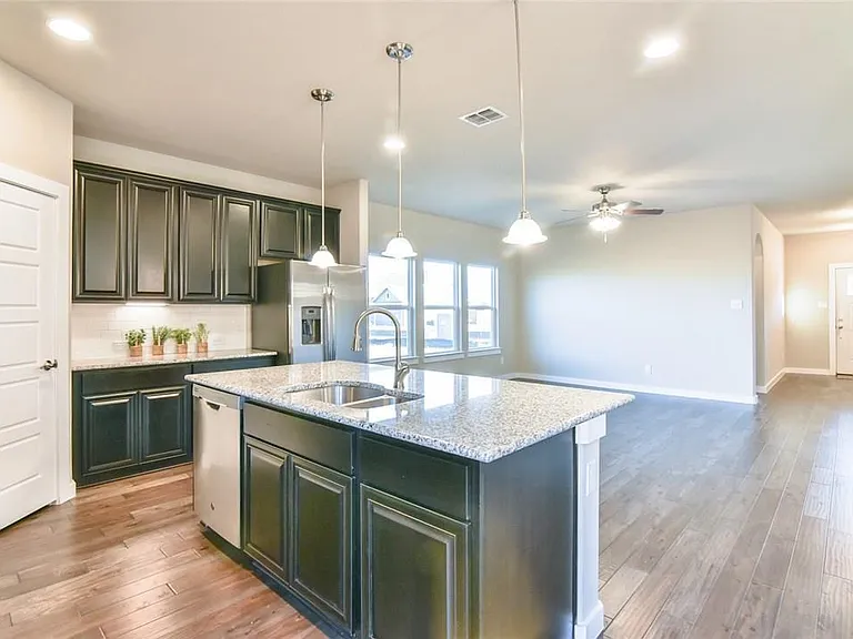 2305 Paxton Way — Photo 12