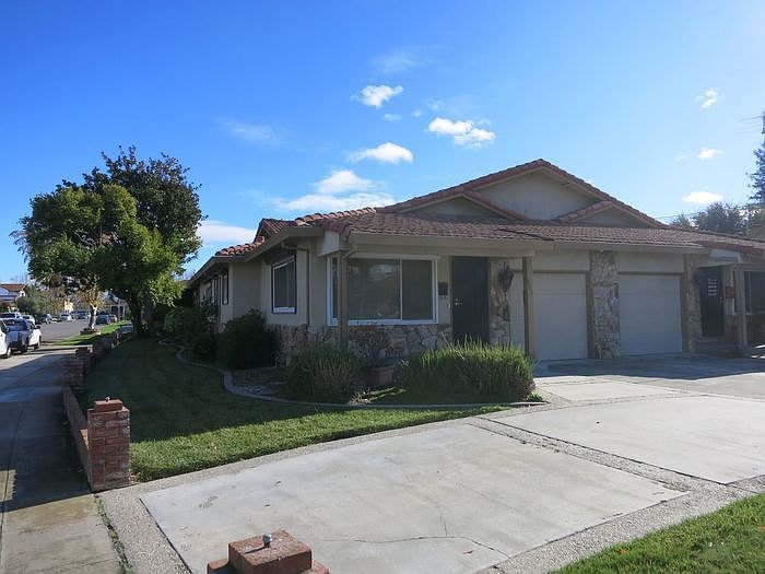 1st image of 852 Opal Dr