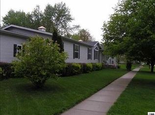 915 SW 12th St, Topeka, KS 66604