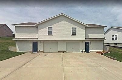 1st image of 605-60 SW Pinebrook Village Dr
