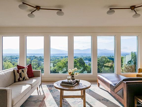 4th image of 180 Hilltop Road