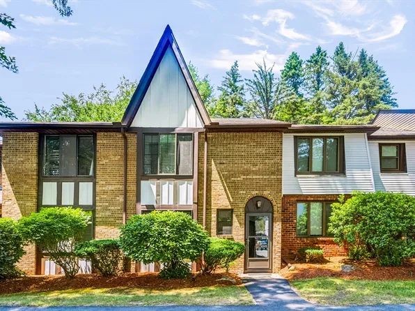 8 Cobblestone Ln #8, Worcester, MA 01606