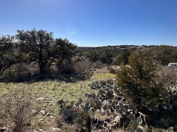 105 Semi Cir, Horseshoe Bay, TX 78657