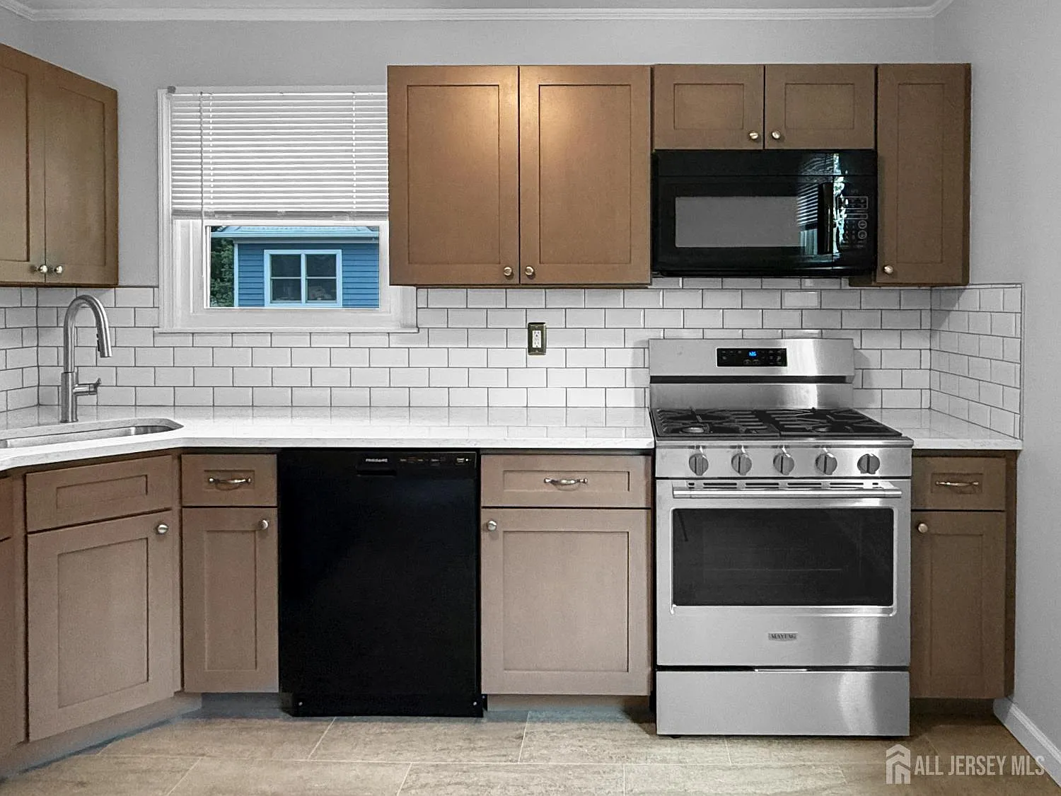 2 bed, 1.0 bath, $2,700 — Photo 4