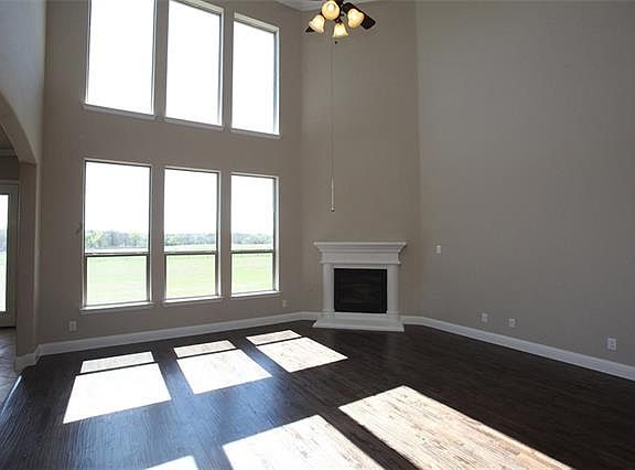 5th image of 513 Eloise Dr