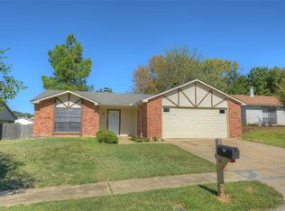 6607 Greenfield Dr, Arlington, TX 76016