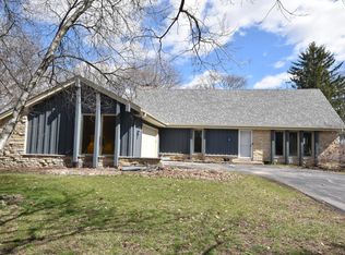 W222N2528 Glenwood Ln, Waukesha, WI 53186