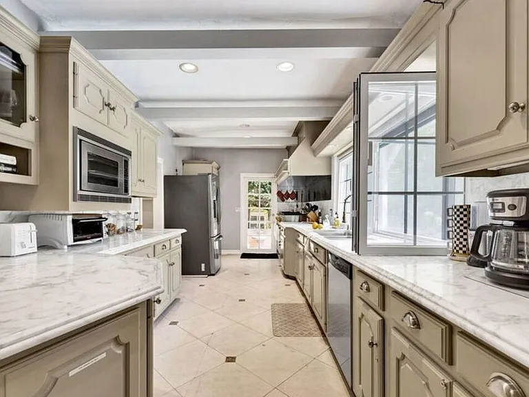 634 N Highland Ave — Photo 8