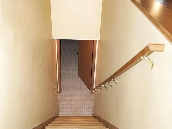 2nd image of 435 Robinscrest Ln #1
