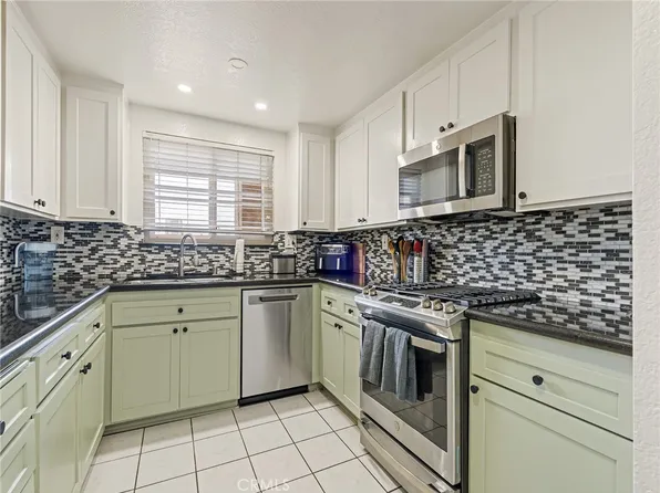 2001 E 21st St Unit 327, Signal Hill, CA 90755