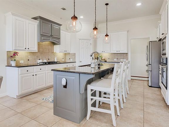 4th image of 3310 Saint Charles Ct