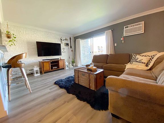 3rd image of 7320 Blackstone Ave APT 11