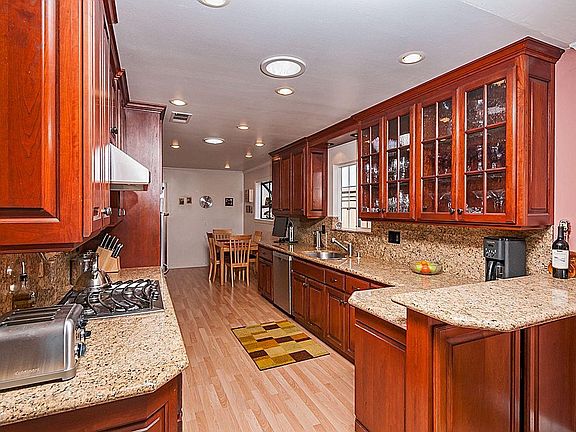 5th image of 3925 Orinda Dr