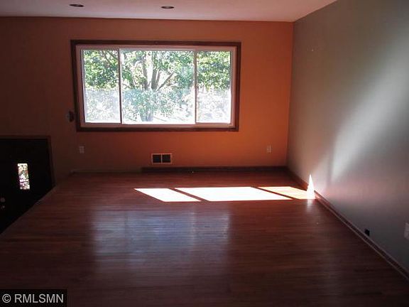 3rd image of 3841 189th Ave NE