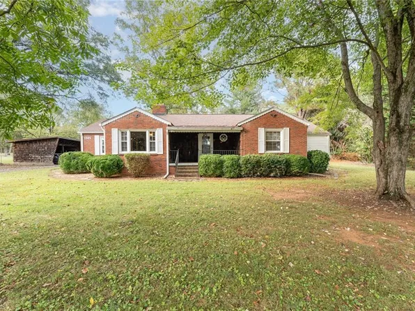 1385 Bridgton Rd, Winston Salem, NC 27127