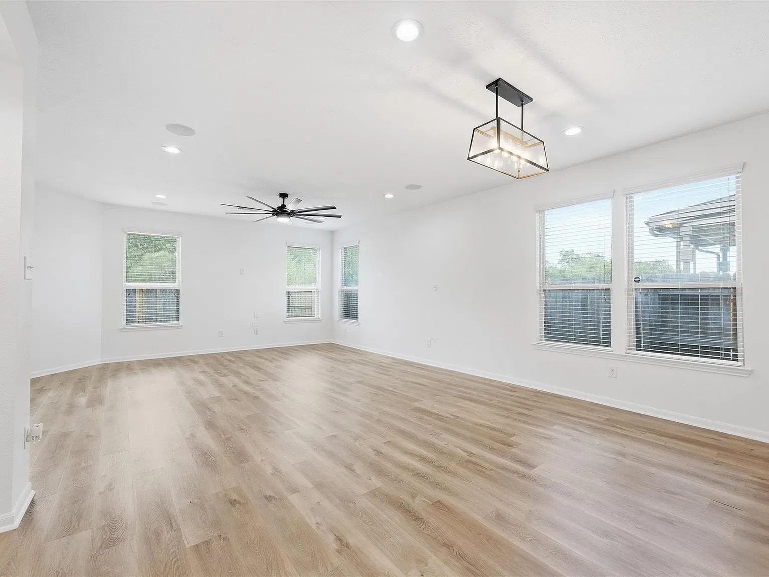 3 bed, 2.0 bath, 1953 sqft, $2,500 — Photo 4
