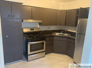 7427 S Yates Blvd #2W, Chicago, IL 60649