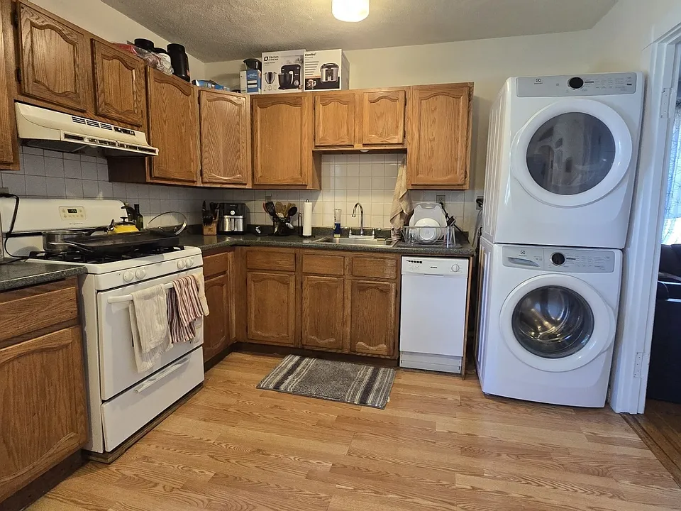 27 Newcastle Rd #2