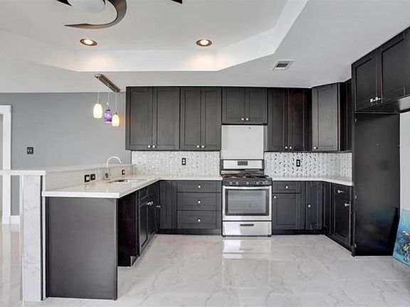 5th image of 2461 New York St