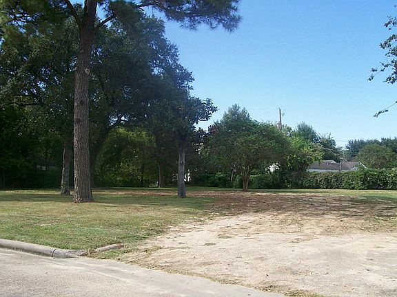3rd image of 327 Glenwood Dr