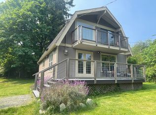 8111 Sand Dollar Ln, Clinton, WA 98236