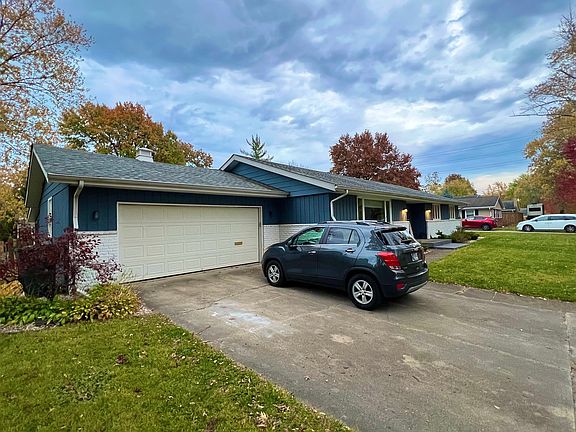 3rd image of 4908 N Tillotson Ave