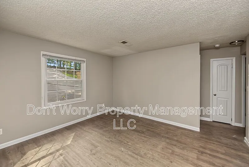 2 bed, 1.0 bath, 650 sqft, $1,050 — Photo 3