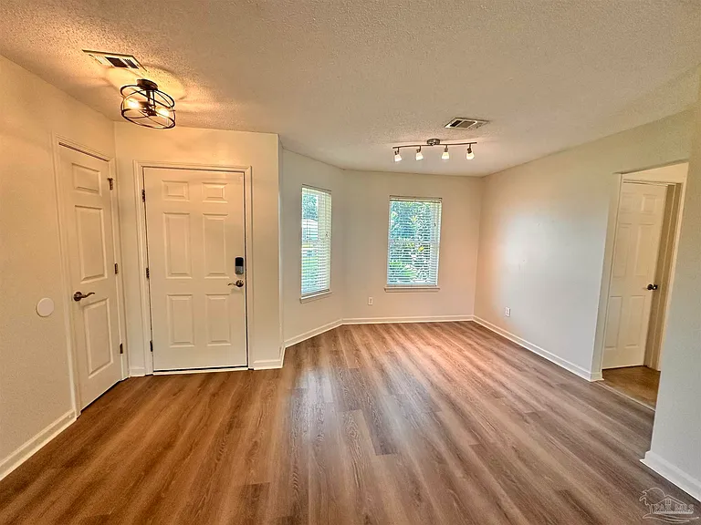 3304 Tiller Ct — Photo 2
