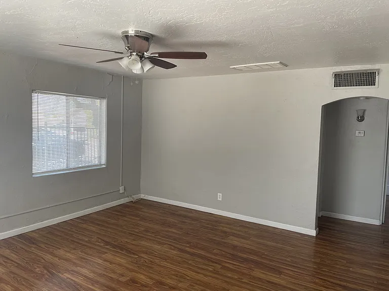 1226 W Roosevelt St — Photo 5