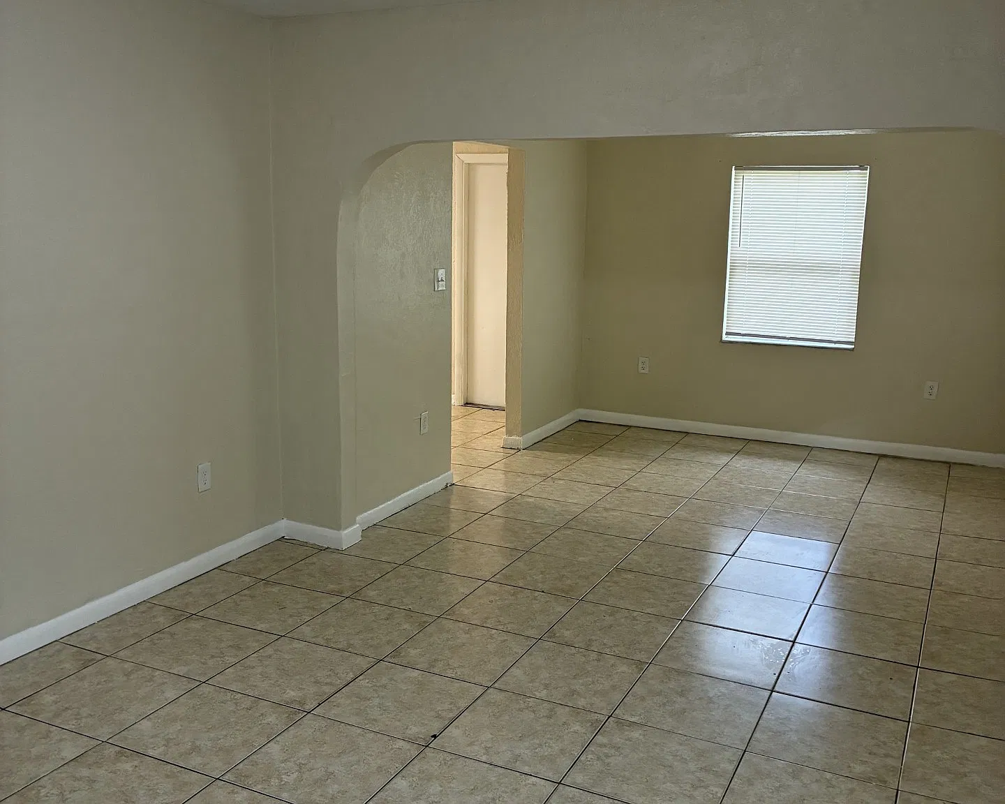 3 bed, 1000 sqft, $2,495 — Photo 2