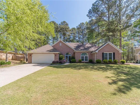 4360 Hillsborough Dr, Snellville, GA 30039