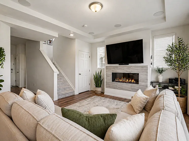 1049 Larkspur Dr — Photo 11