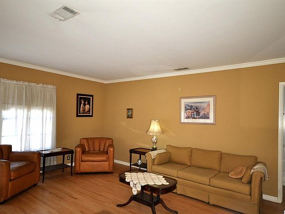 5th image of 1753 N Altadena Dr