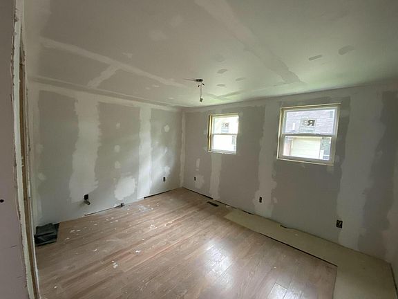 3rd image of 2631 Carson Ave