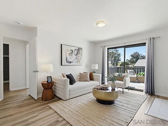 3rd image of 215 Camlau Dr Unit B