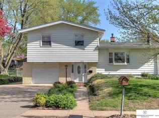 3848 Parkview Dr, Omaha, NE 68134