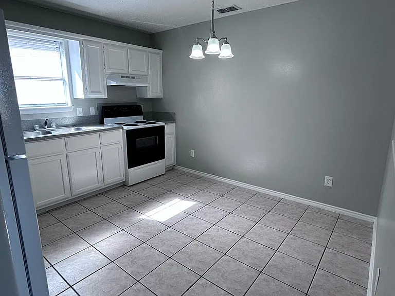 2302 W Elisa Ln #10 — Photo 3