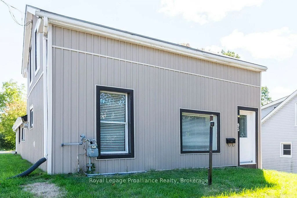 3 bed, $2,500 — Photo 1