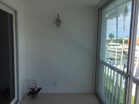 4th image of 3223 NE 36th St APT 10