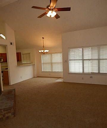 4th image of 2207 Turf Club Dr