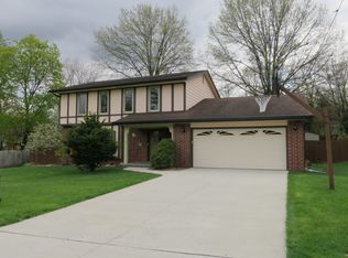 8908 Carole Cir, Urbandale, IA 50322