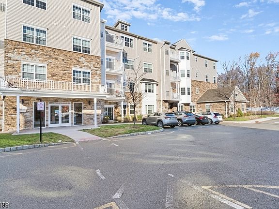 3rd image of 415 Tower Blvd