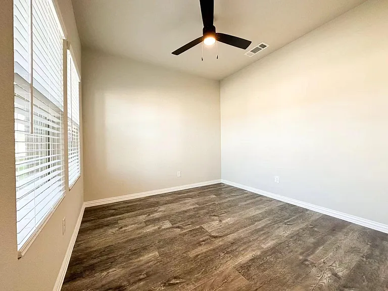 1804 Berry Ridge Trl — Photo 18