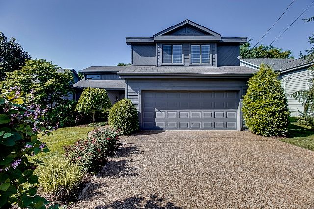 1st image of 404 Belle Pointe Dr