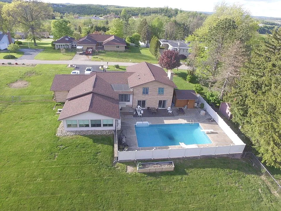 3 Clover Ln photo 1