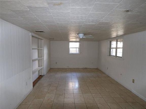 3rd image of 1705 Thomas St